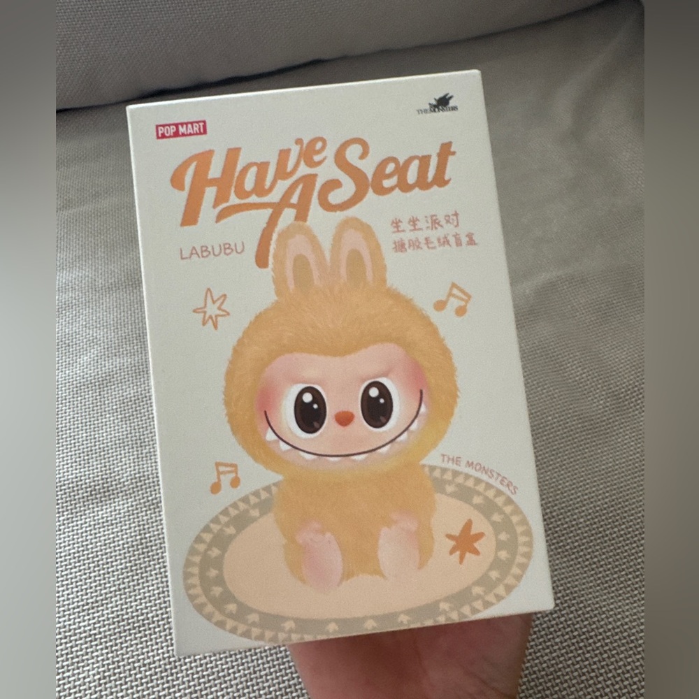 Pop Mart SISI Have a Seat Labubu